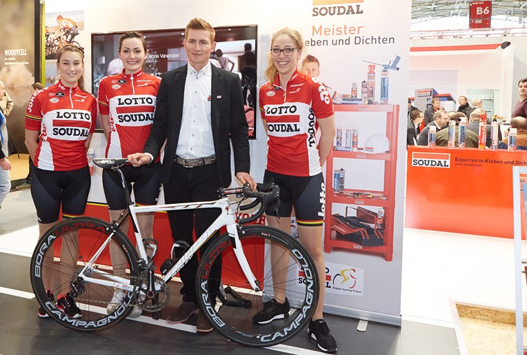 Представители Soudal поделились также информацией о поддержке велосипедной команды Lotto-Soudal.