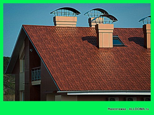 Крышу можно покрыть металлочерепицей, шифером, листовой сталью или бюджетно - рубероидом