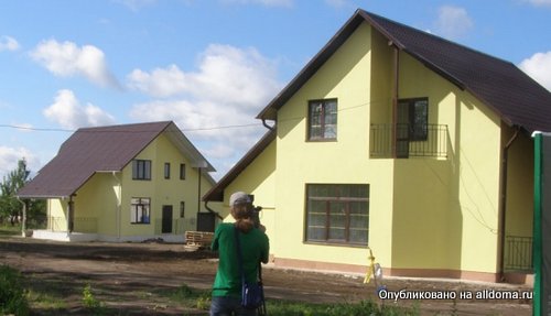 Участники выездного семинара представителей муниципальных властей на конкретных примерах убедились, что в Курской области есть с кого брать пример в малоэтажном жилищном строительстве.