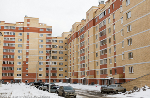 В Подмосковье жители аварийных домов в Сергиевом Посаде получили ключи от новых квартир.