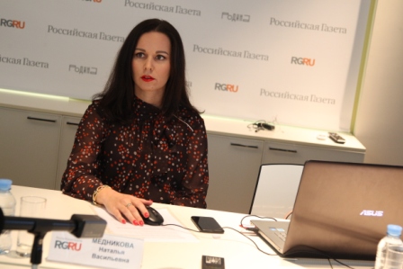 От лица застройщиков на круглом столе выступила Наталья Медникова, PR-директор «ВекторСтройФинанс».