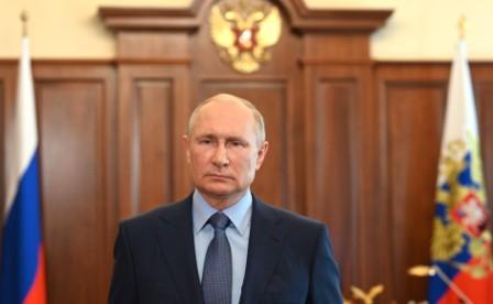 Президент России Владимир Путин поздравил работников и ветеранов отечественного здравоохранения с Днём медицинского работника.