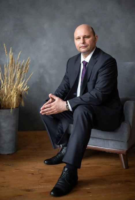 BF Tech, один из лидеров российского рынка хризотилцементной продукции, пригласил на должность директора департамента фиброцементной продукции – Якова Яланского.