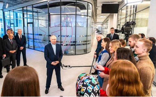 В МГУ имени Ломоносова в Татьянин день Владимир Путин встретился с учащимися высших учебных заведений России.