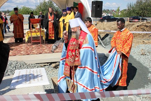 Митрополит Екатеринбургский и Верхотурский Кирилл провел церемонию освящения камня